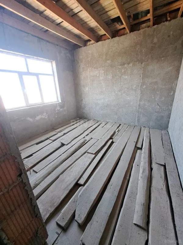 Satılır 5 otaqlı həyət evi 180 m²