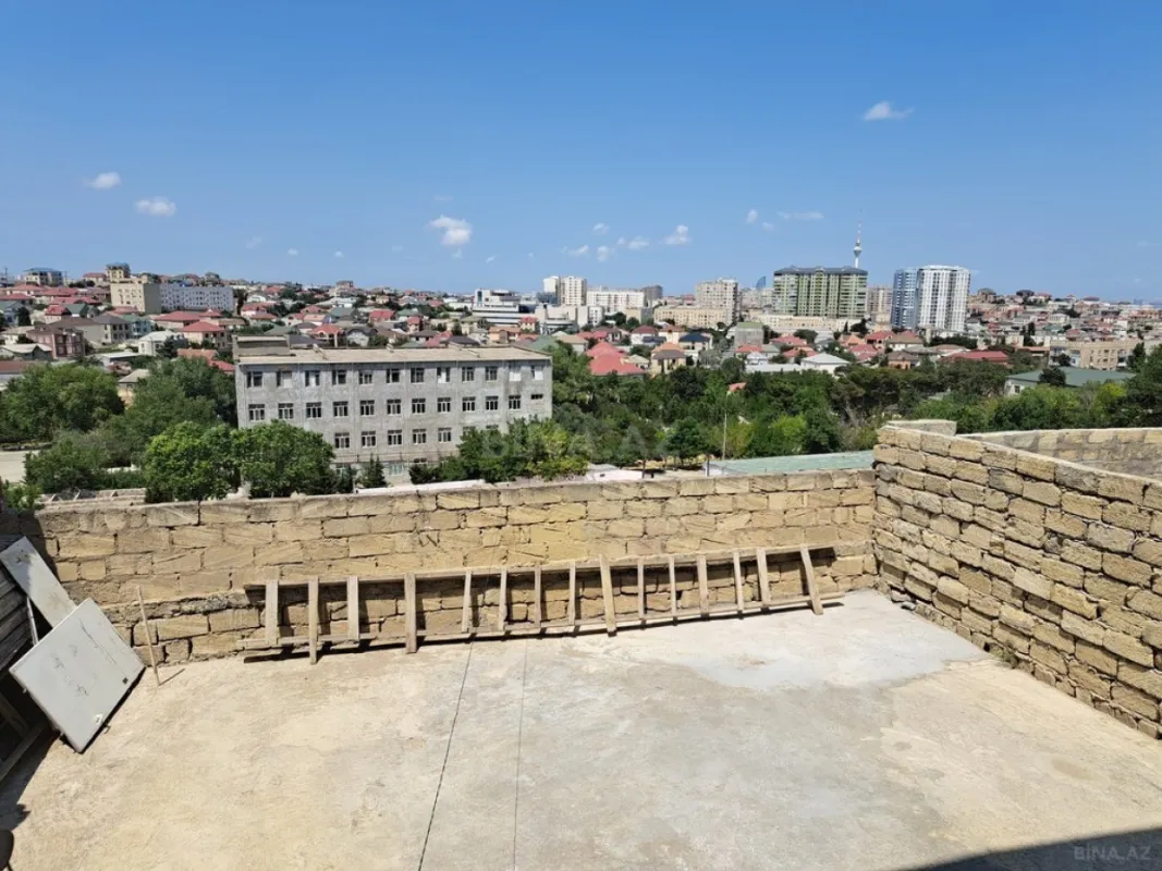 Satılır 5 otaqlı həyət evi 180 m²