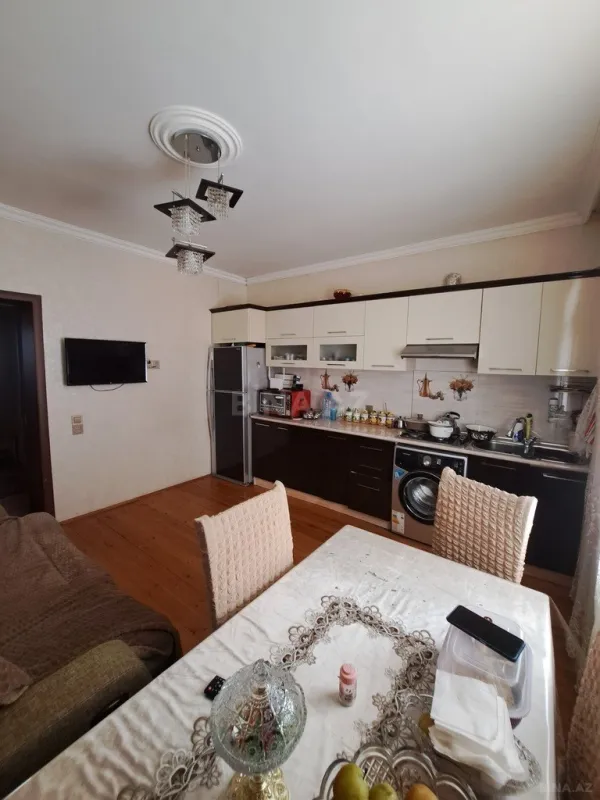 Satılır 5 otaqlı həyət evi 180 m²