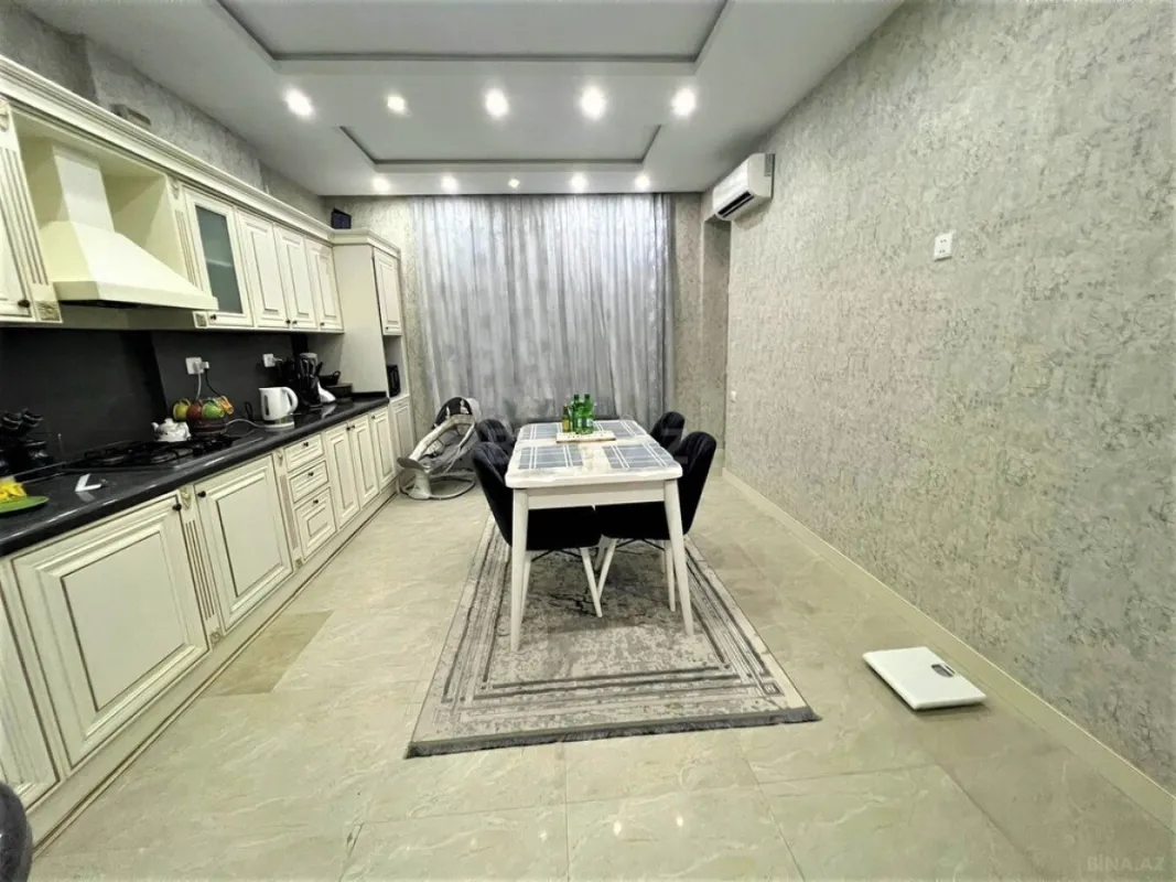 Satılır 4 otaqlı mənzil 215.5 m²