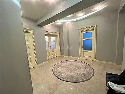Satılır 4 otaqlı mənzil 215.5 m²