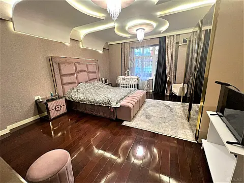 Satılır 4 otaqlı mənzil 215.5 m²