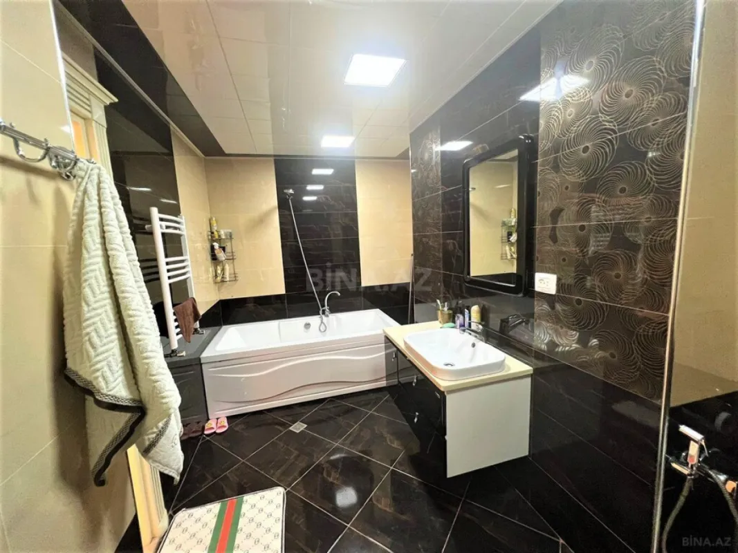 Satılır 4 otaqlı mənzil 215.5 m²