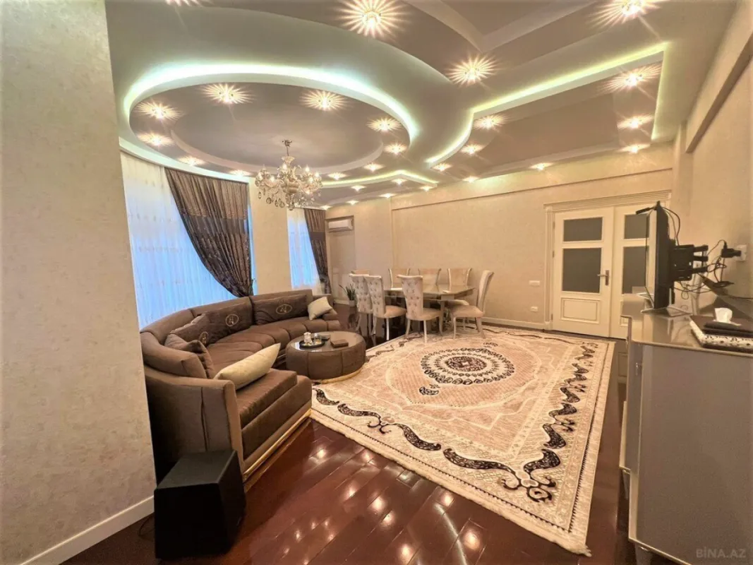 Satılır 4 otaqlı mənzil 215.5 m²