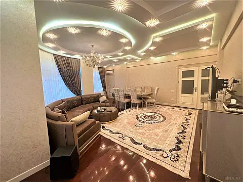 Satılır 4 otaqlı mənzil 215.5 m²