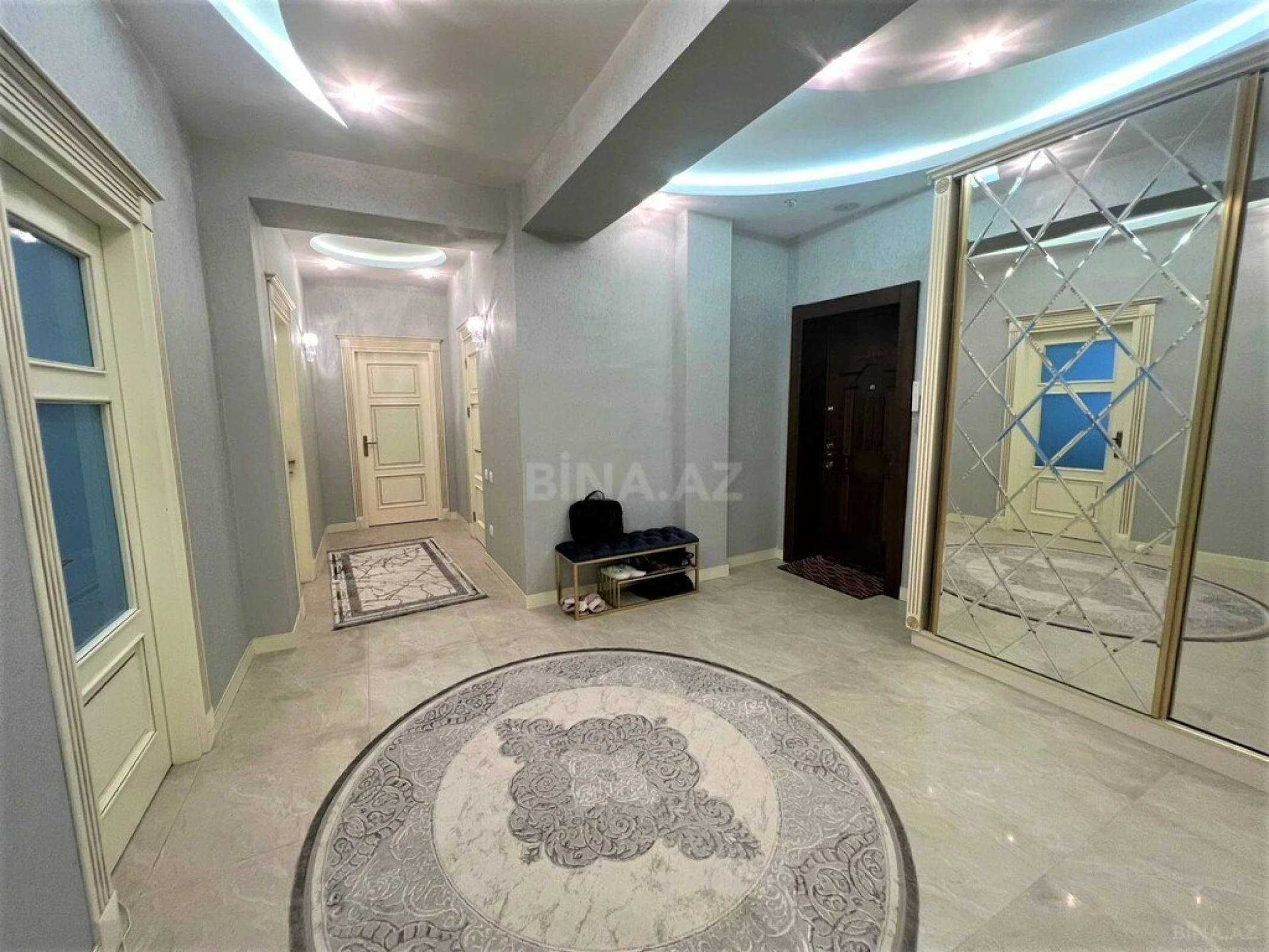 Satılır 4 otaqlı mənzil 215.5 m²