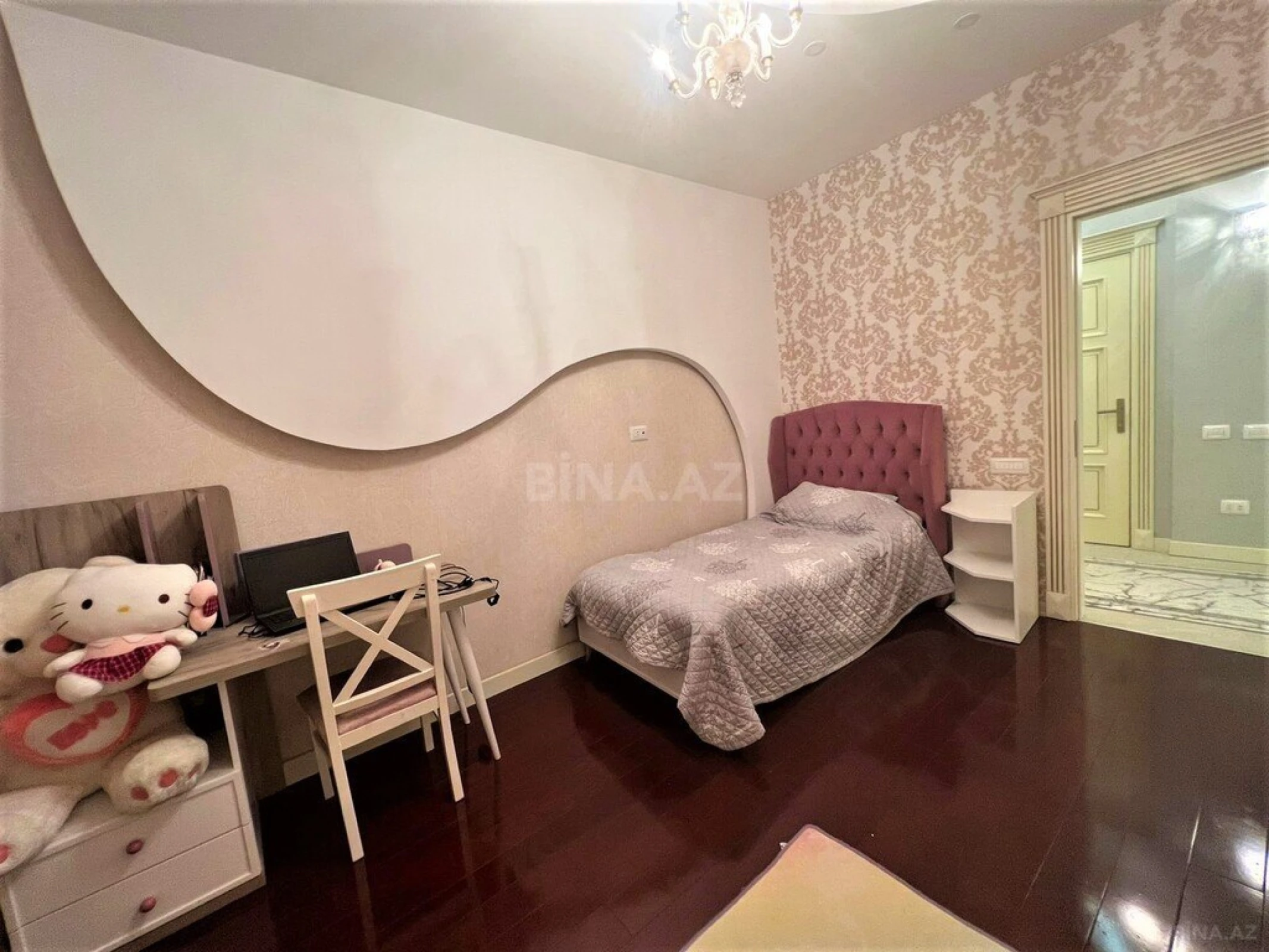 Satılır 4 otaqlı mənzil 215.5 m²