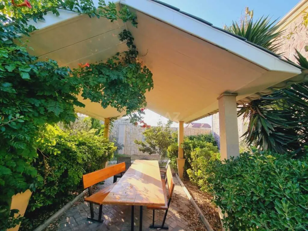 Satılır 6 otaqlı həyət evi 210 m²