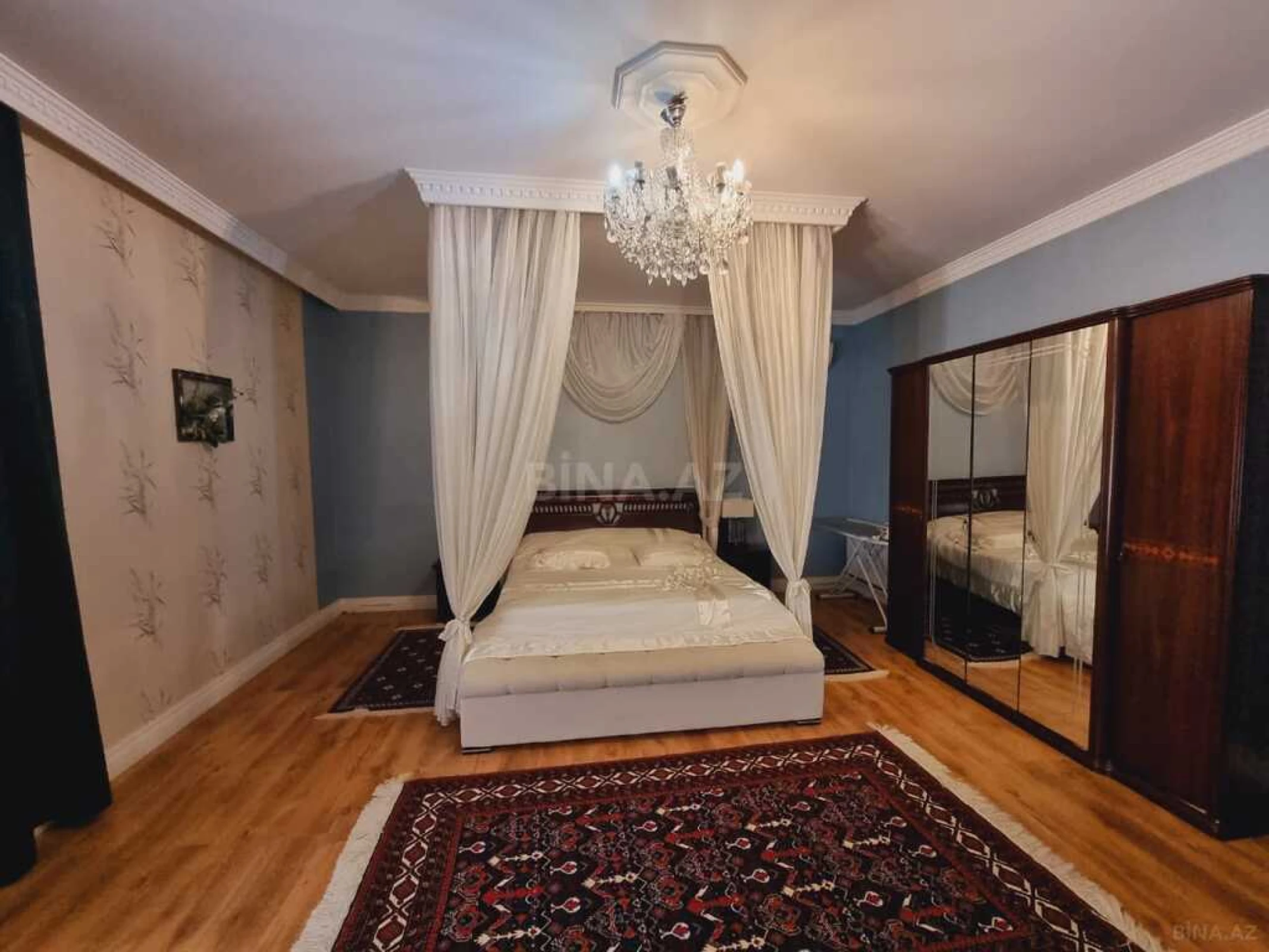 Satılır 6 otaqlı həyət evi 210 m²