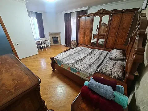 Kirayə verilir 3 otaqlı mənzil 111 m²