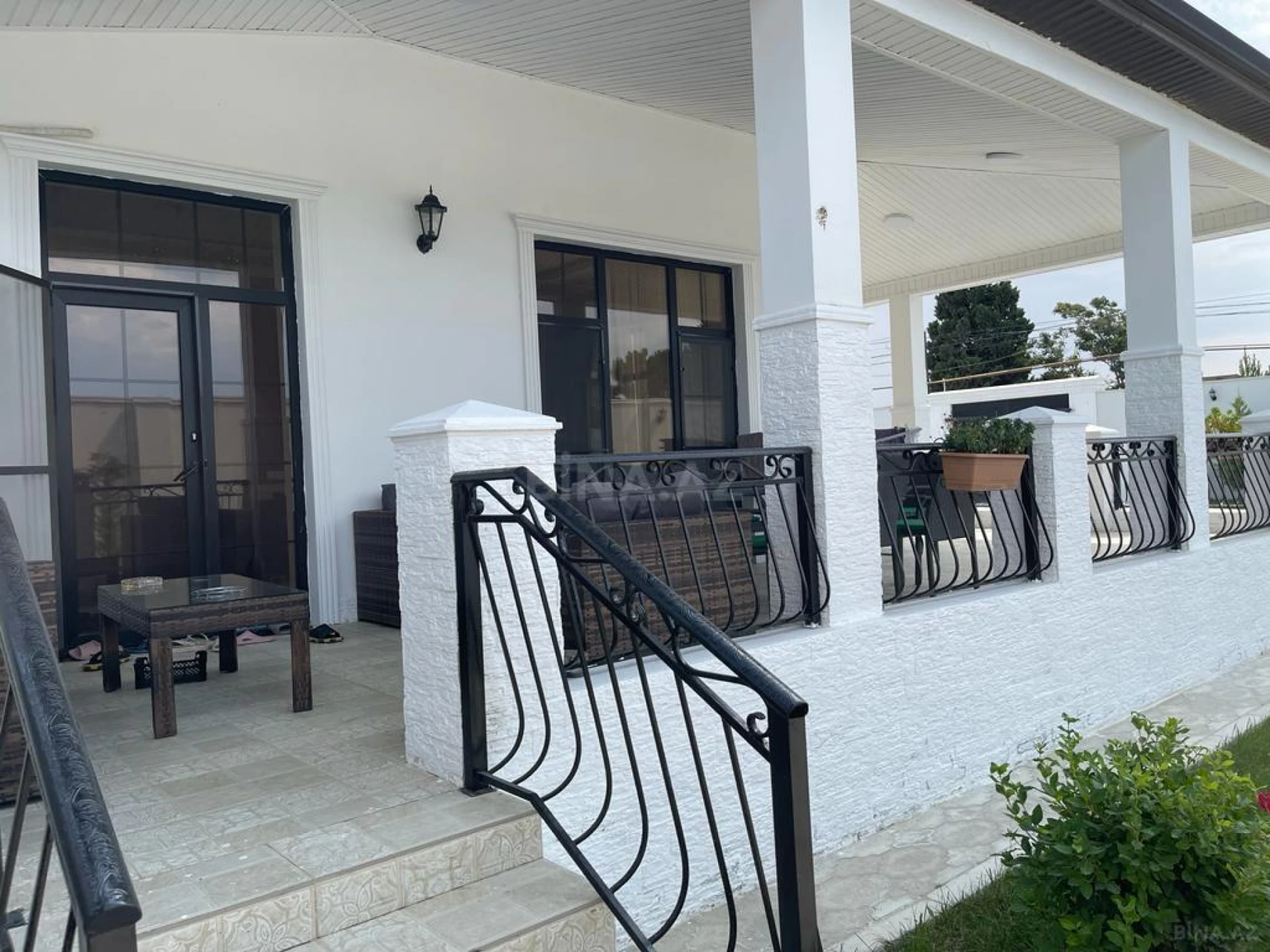 Satılır 5 otaqlı həyət evi 250 m²