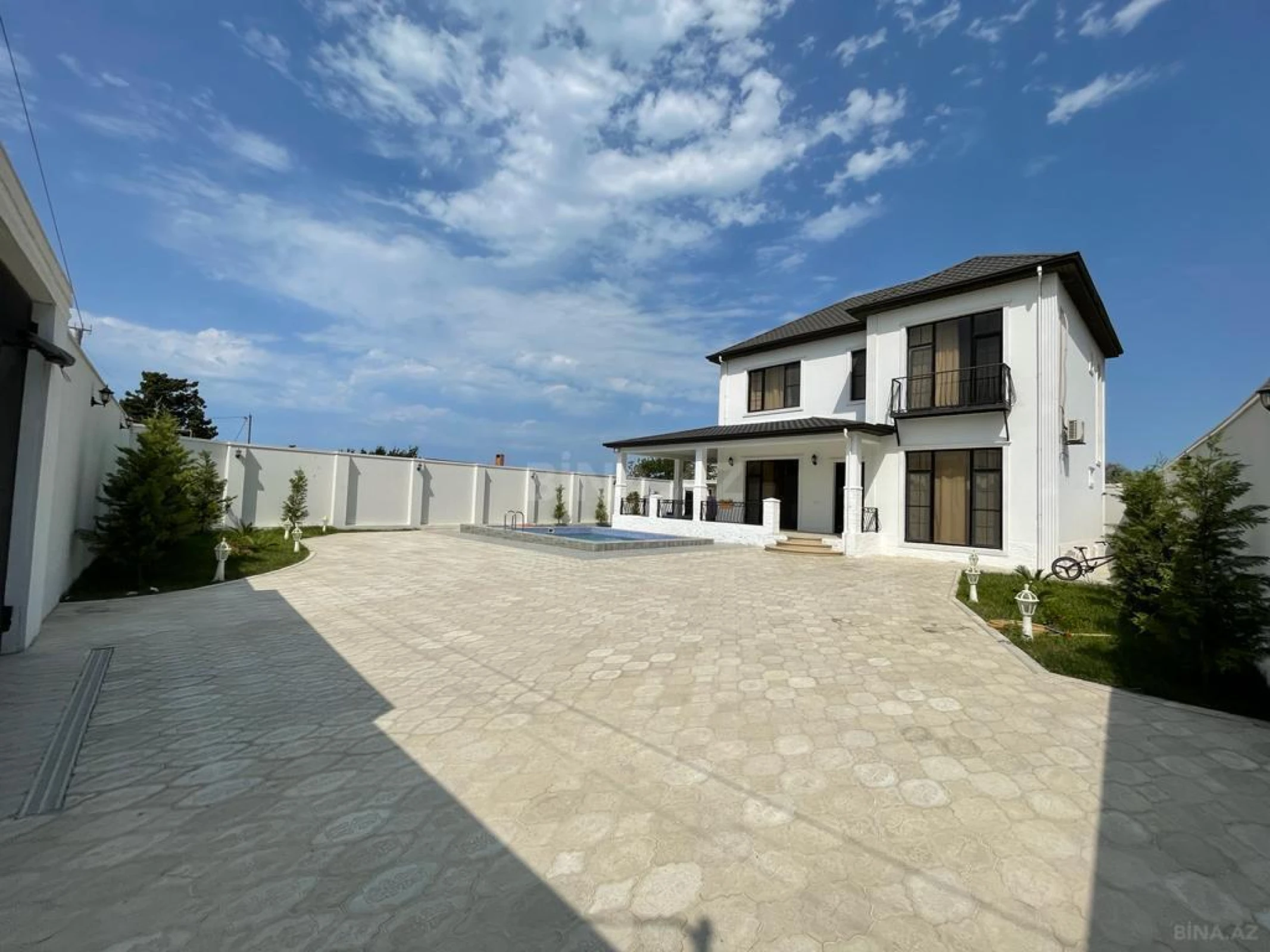 Satılır 5 otaqlı həyət evi 250 m²