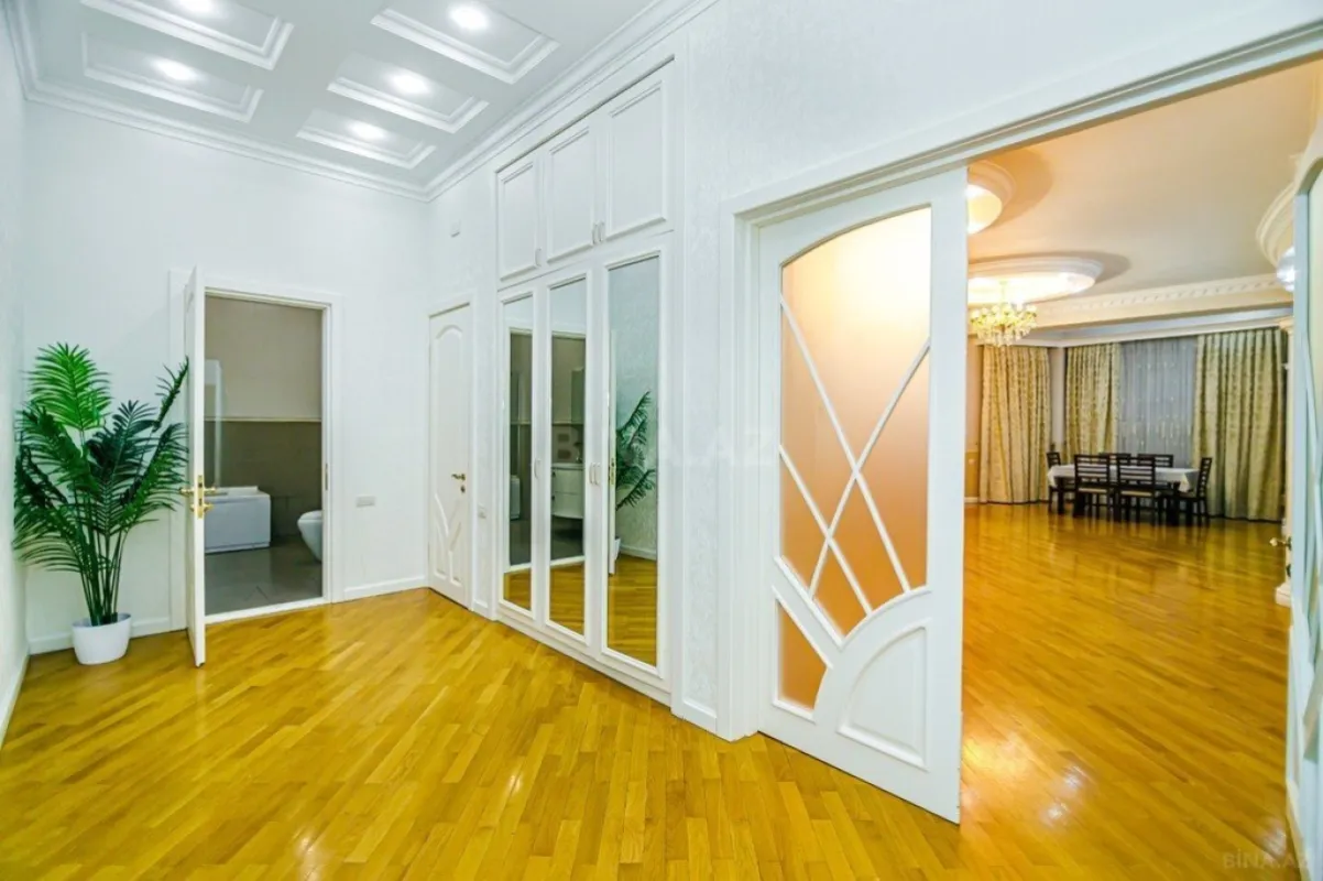 Kirayə verilir 3 otaqlı mənzil 245 m²