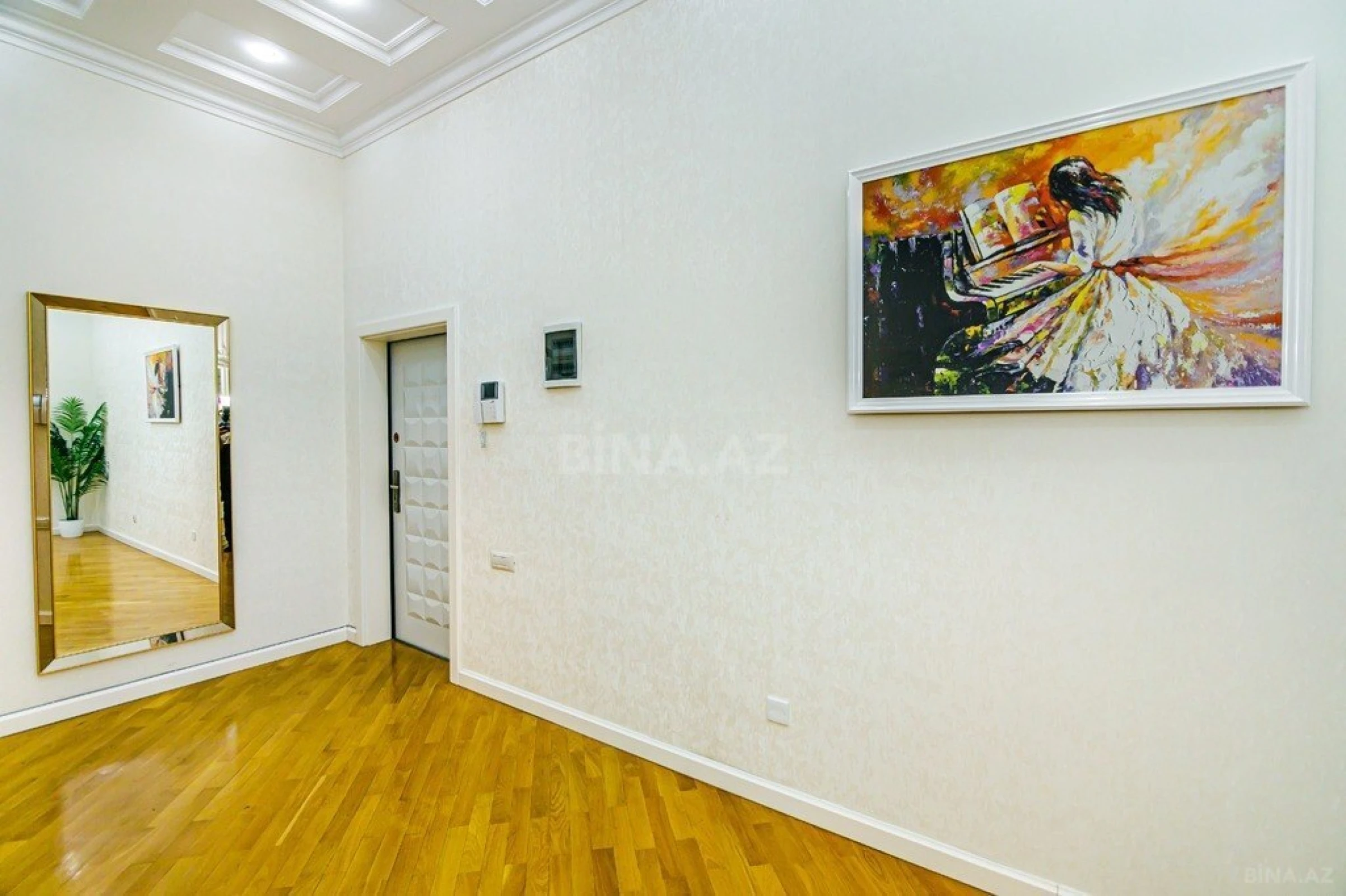 Kirayə verilir 3 otaqlı mənzil 245 m²