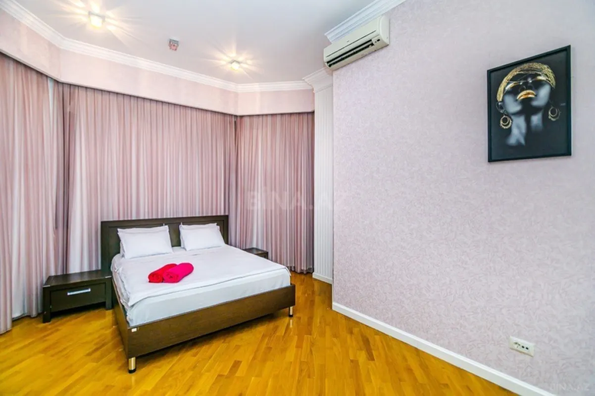 Kirayə verilir 3 otaqlı mənzil 245 m²