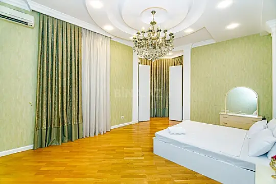 Kirayə verilir 3 otaqlı mənzil 245 m²