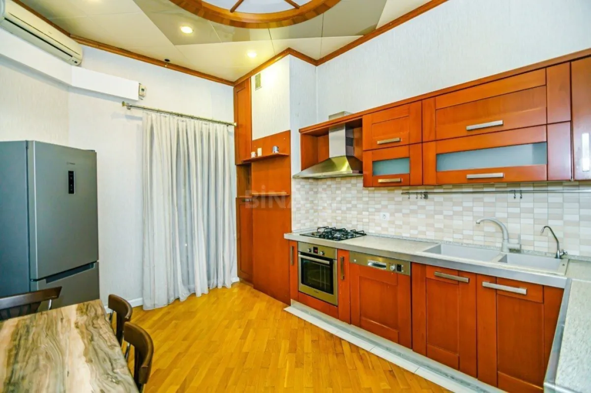 Kirayə verilir 3 otaqlı mənzil 245 m²