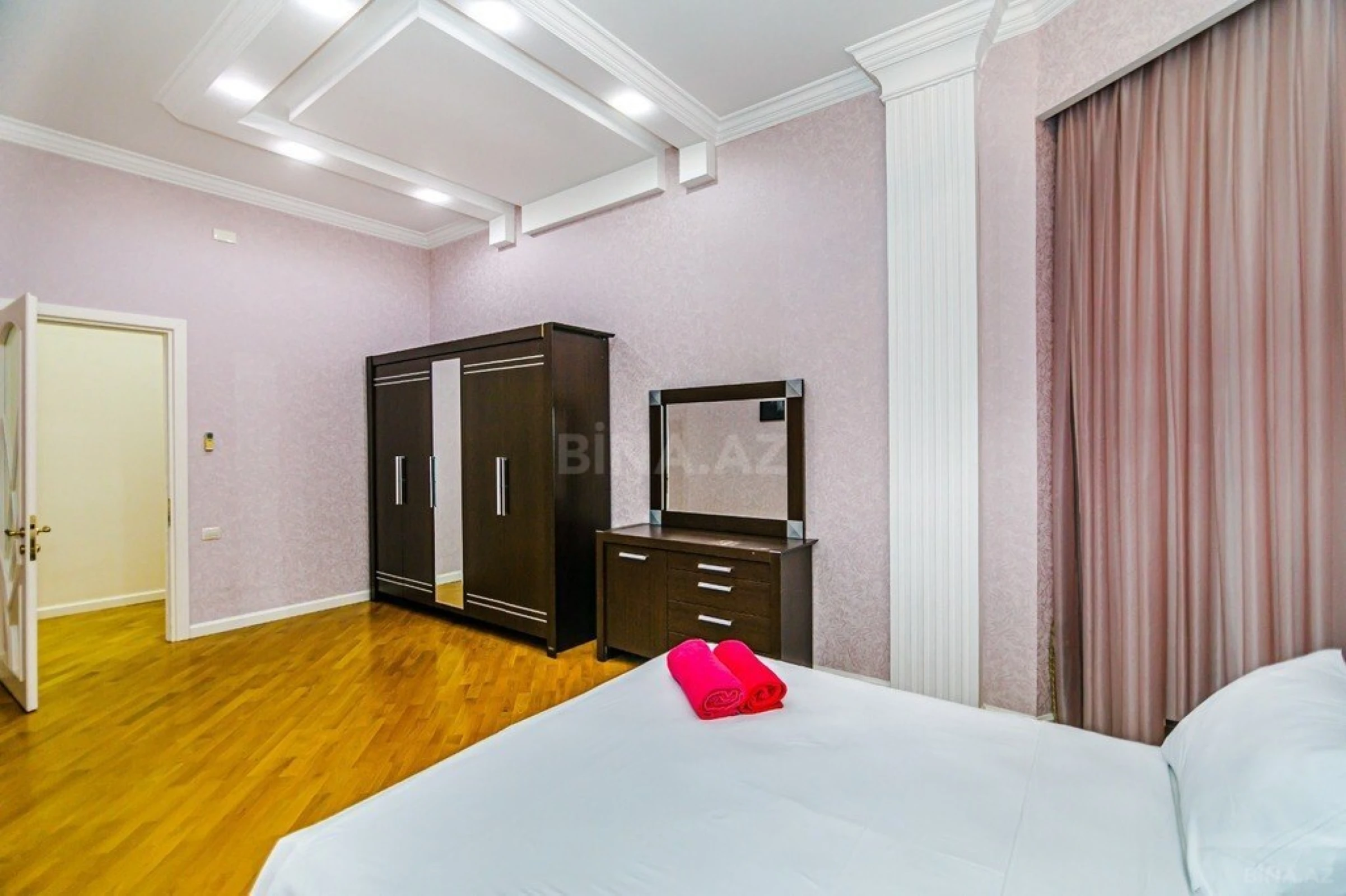 Kirayə verilir 3 otaqlı mənzil 245 m²