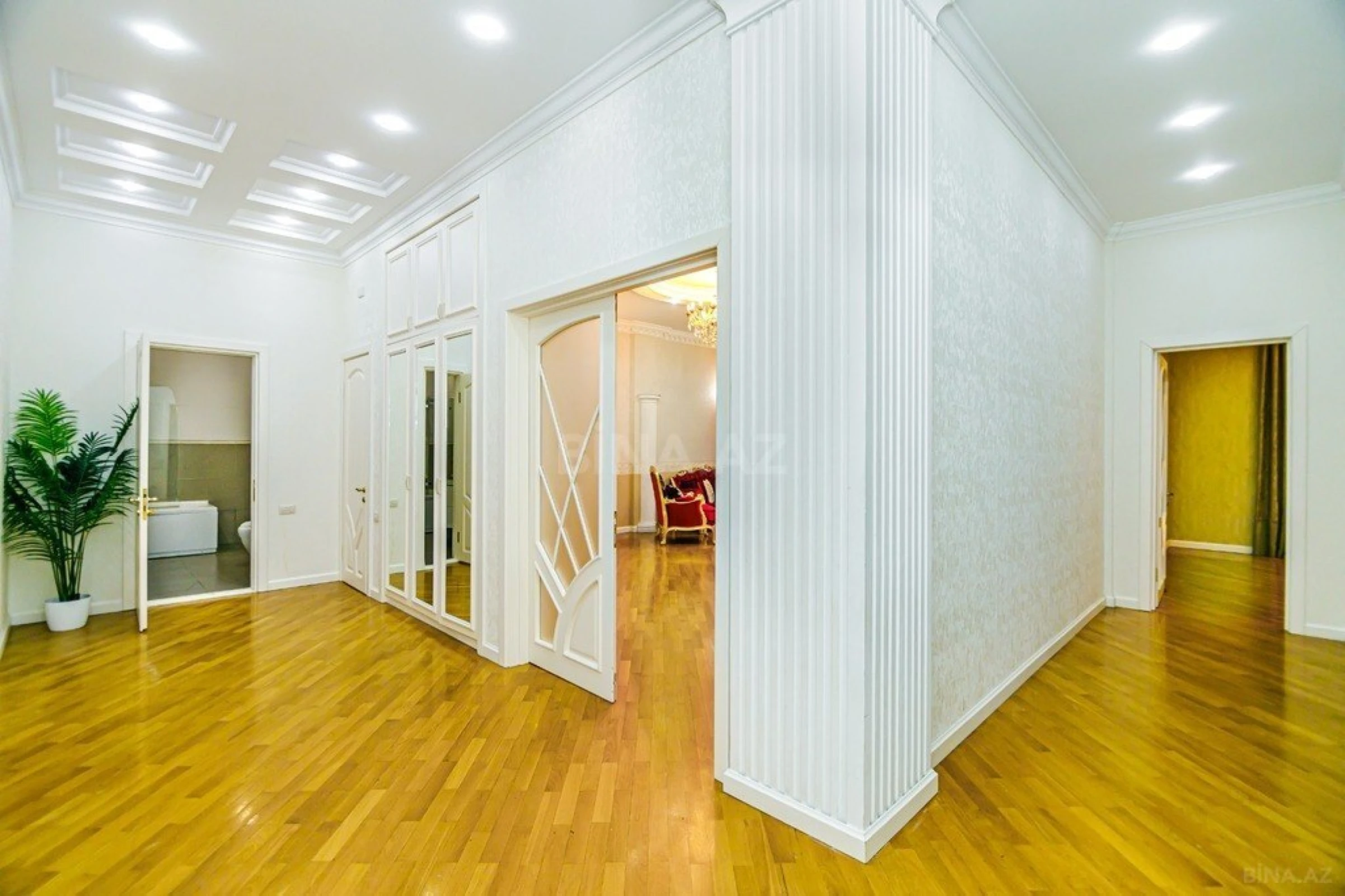 Kirayə verilir 3 otaqlı mənzil 245 m²