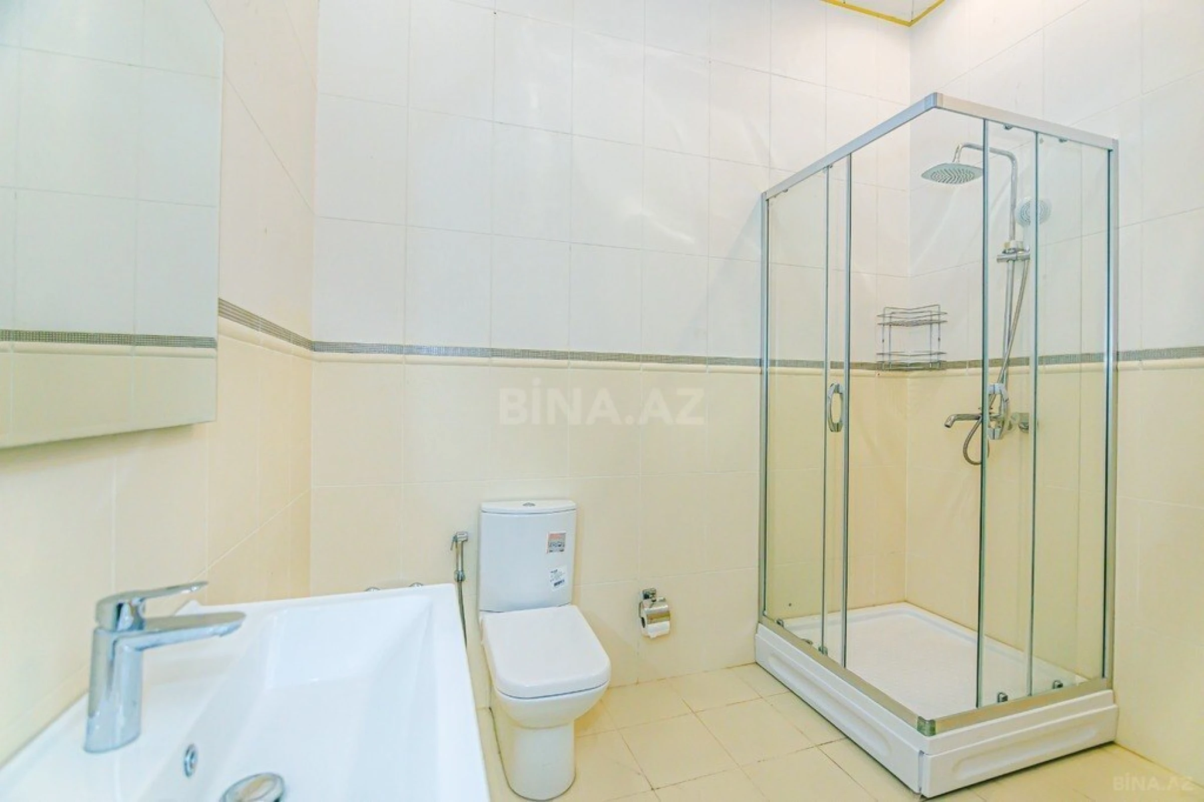 Kirayə verilir 3 otaqlı mənzil 245 m²