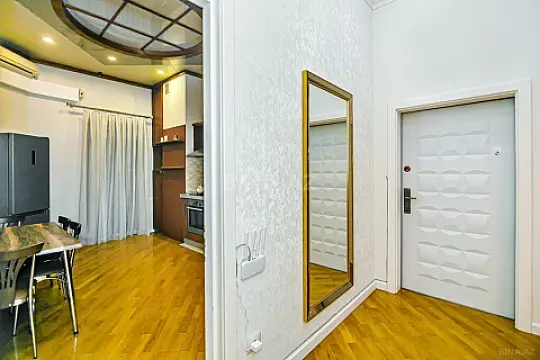 Kirayə verilir 3 otaqlı mənzil 245 m²