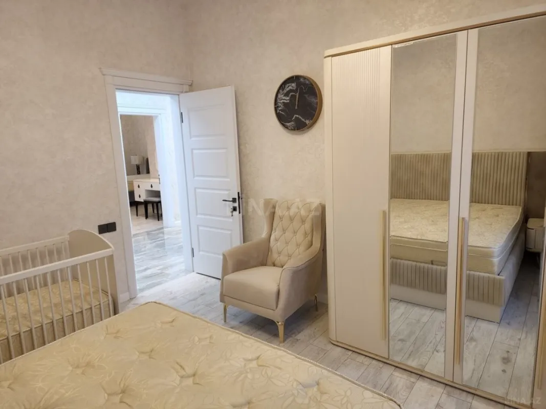 Satılır 4 otaqlı həyət evi 180 m²