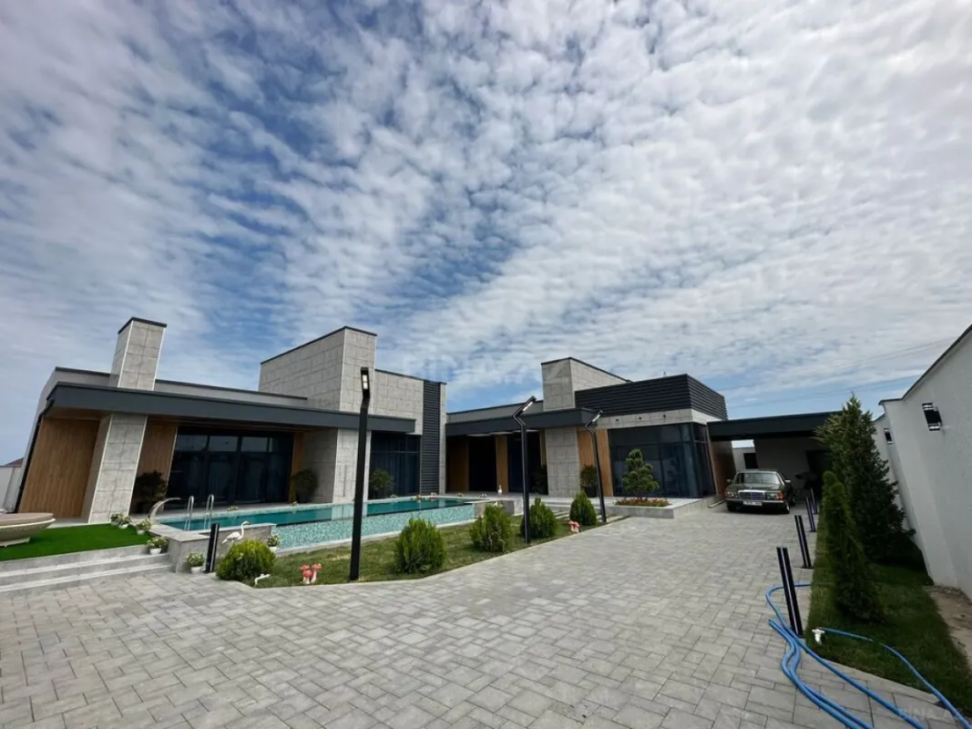 Satılır 5 otaqlı həyət evi 400 m²
