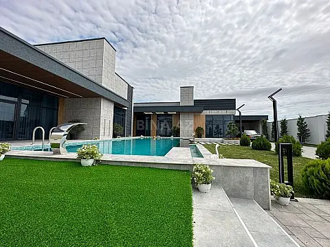 Satılır 5 otaqlı həyət evi 400 m²