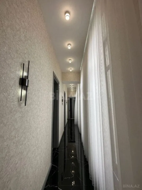 Satılır 5 otaqlı həyət evi 400 m²