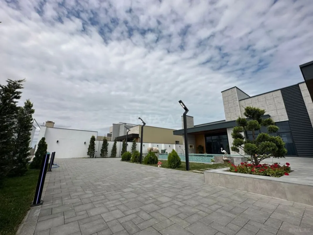 Satılır 5 otaqlı həyət evi 400 m²