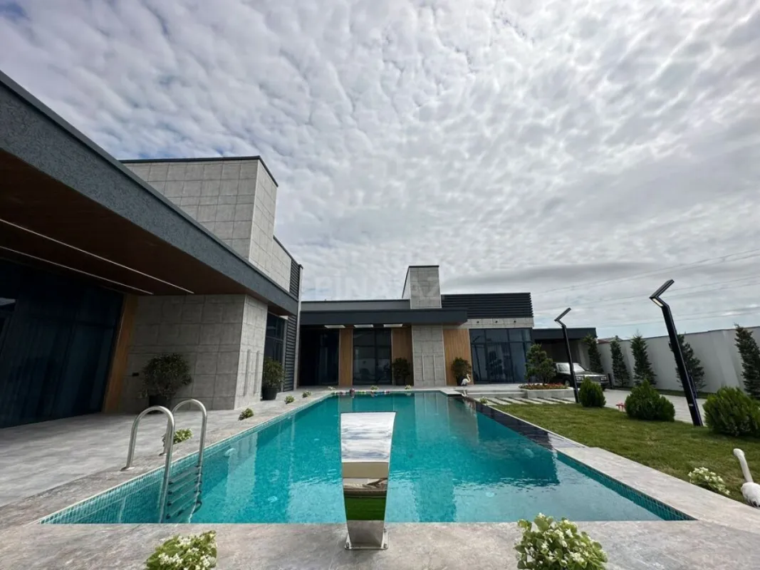 Satılır 5 otaqlı həyət evi 400 m²