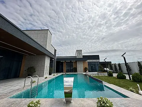 Satılır 5 otaqlı həyət evi 400 m²