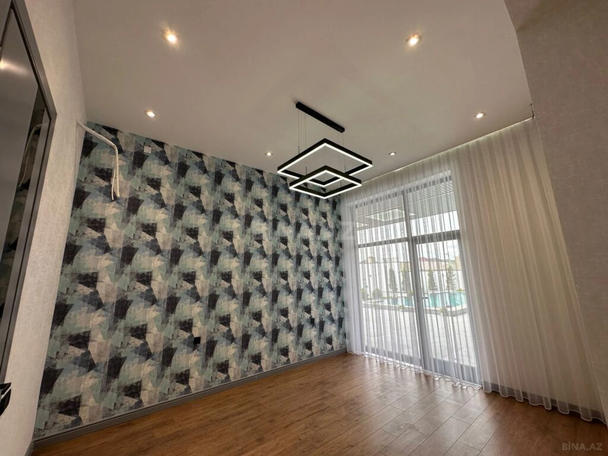 Satılır 5 otaqlı həyət evi 400 m²