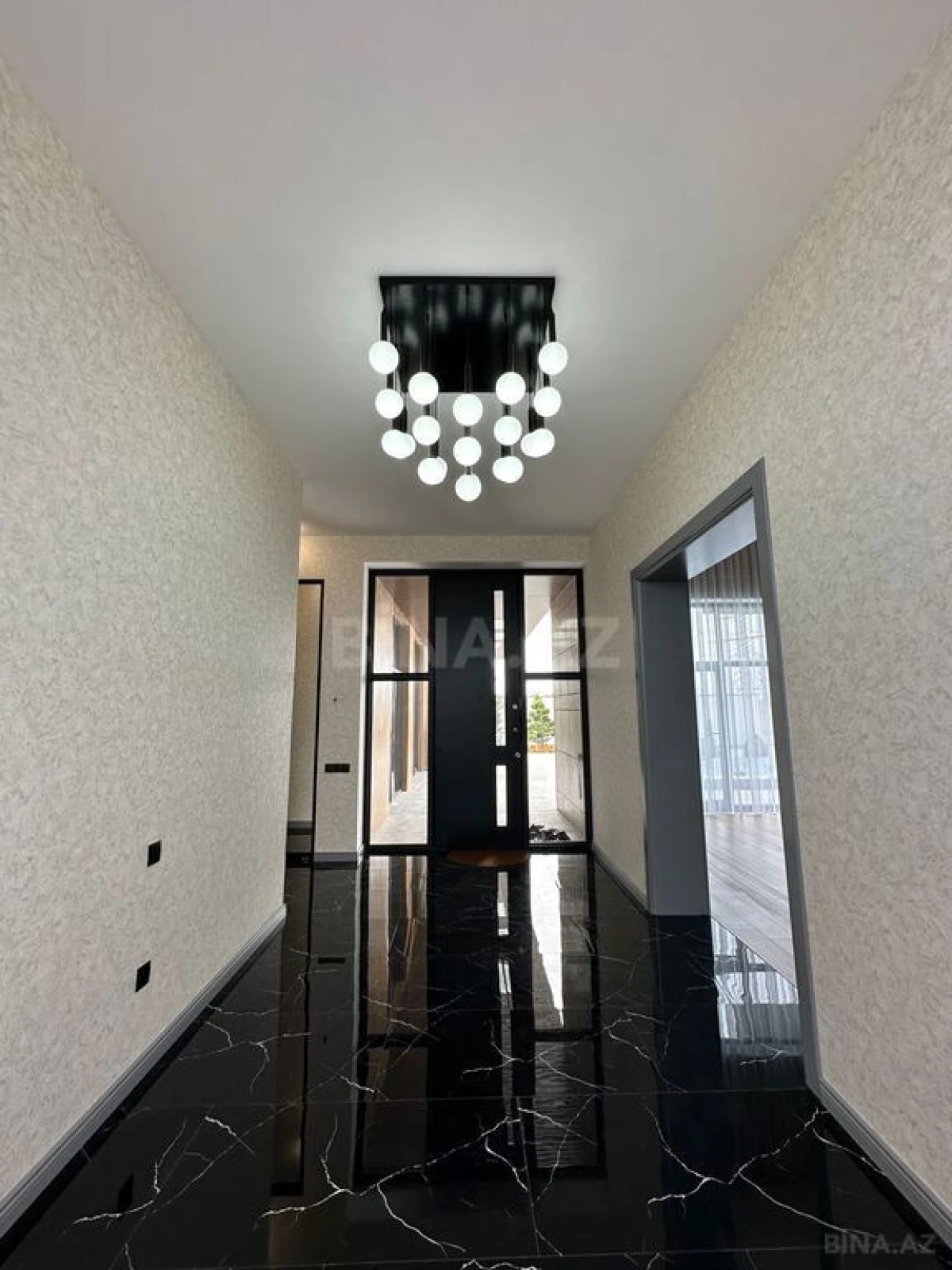 Satılır 5 otaqlı həyət evi 400 m²