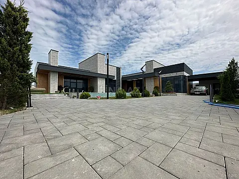 Satılır 5 otaqlı həyət evi 400 m²