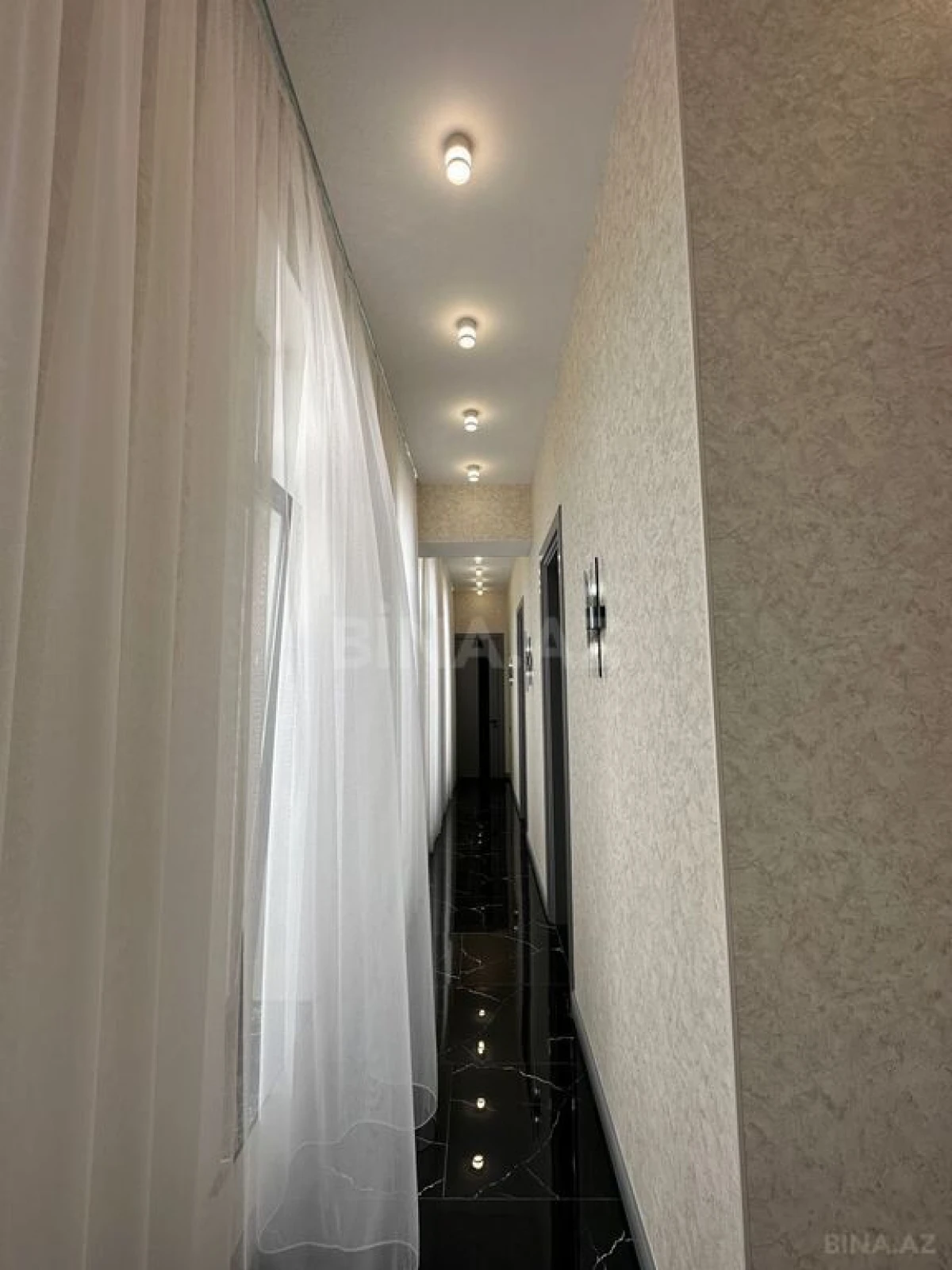 Satılır 5 otaqlı həyət evi 400 m²