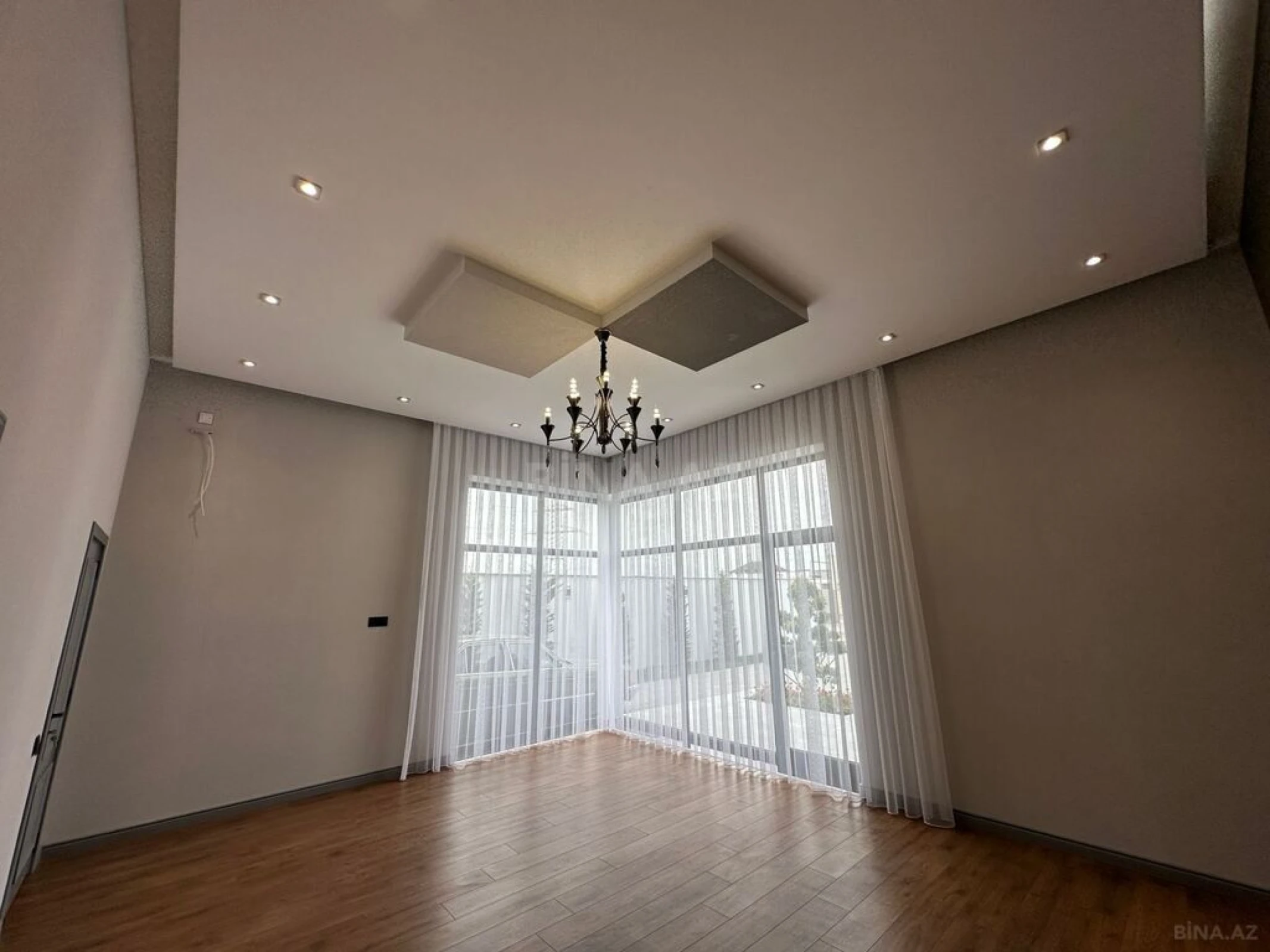 Satılır 5 otaqlı həyət evi 400 m²