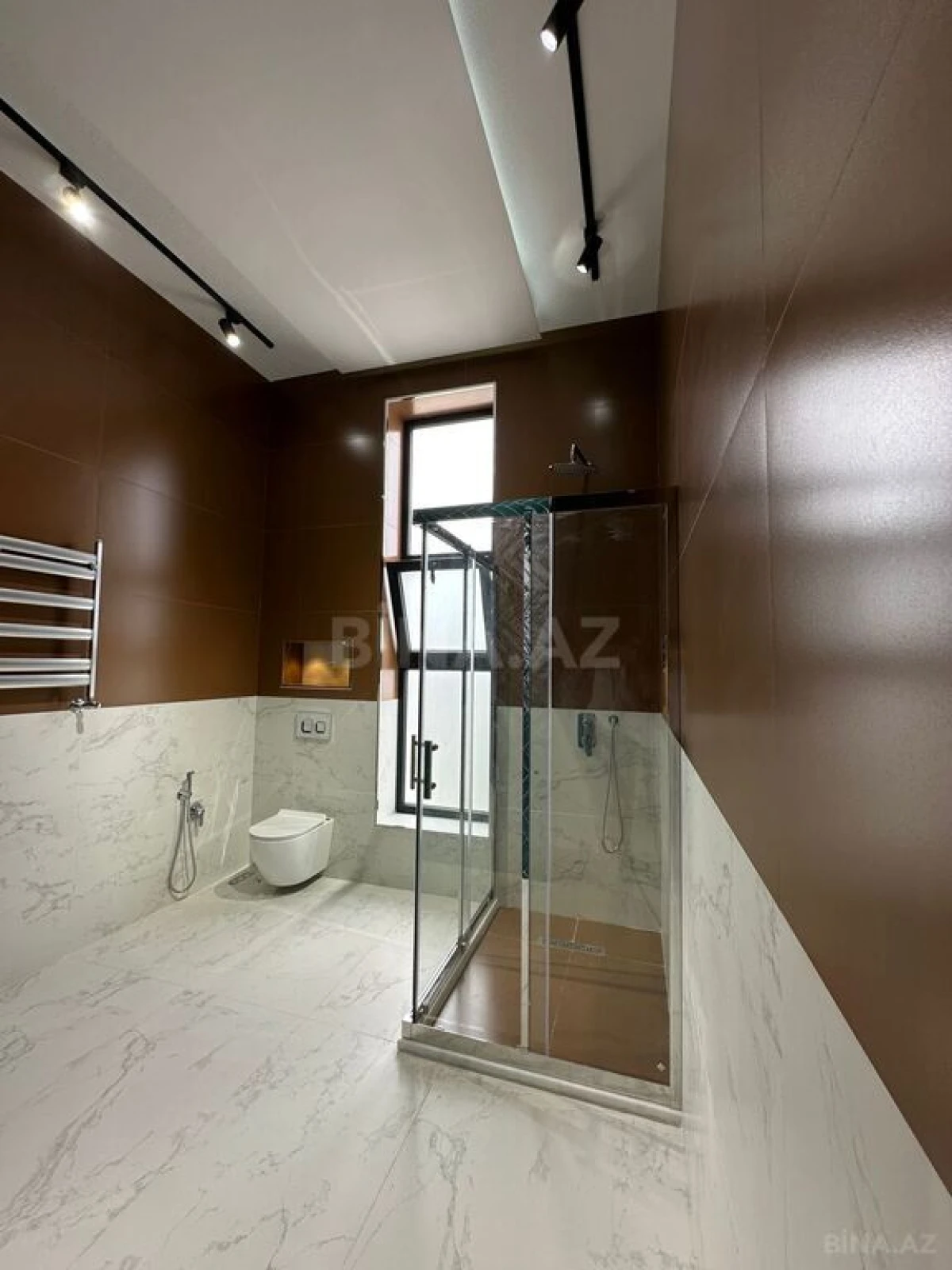 Satılır 5 otaqlı həyət evi 400 m²