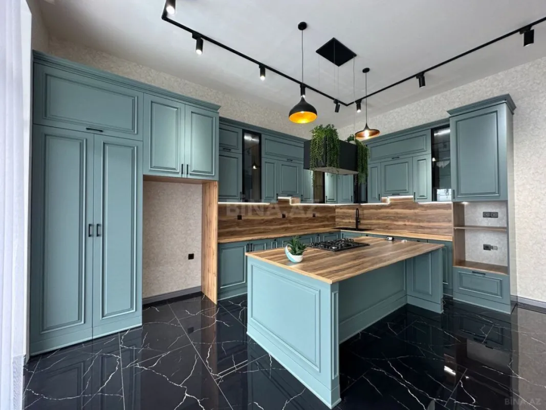 Satılır 5 otaqlı həyət evi 400 m²