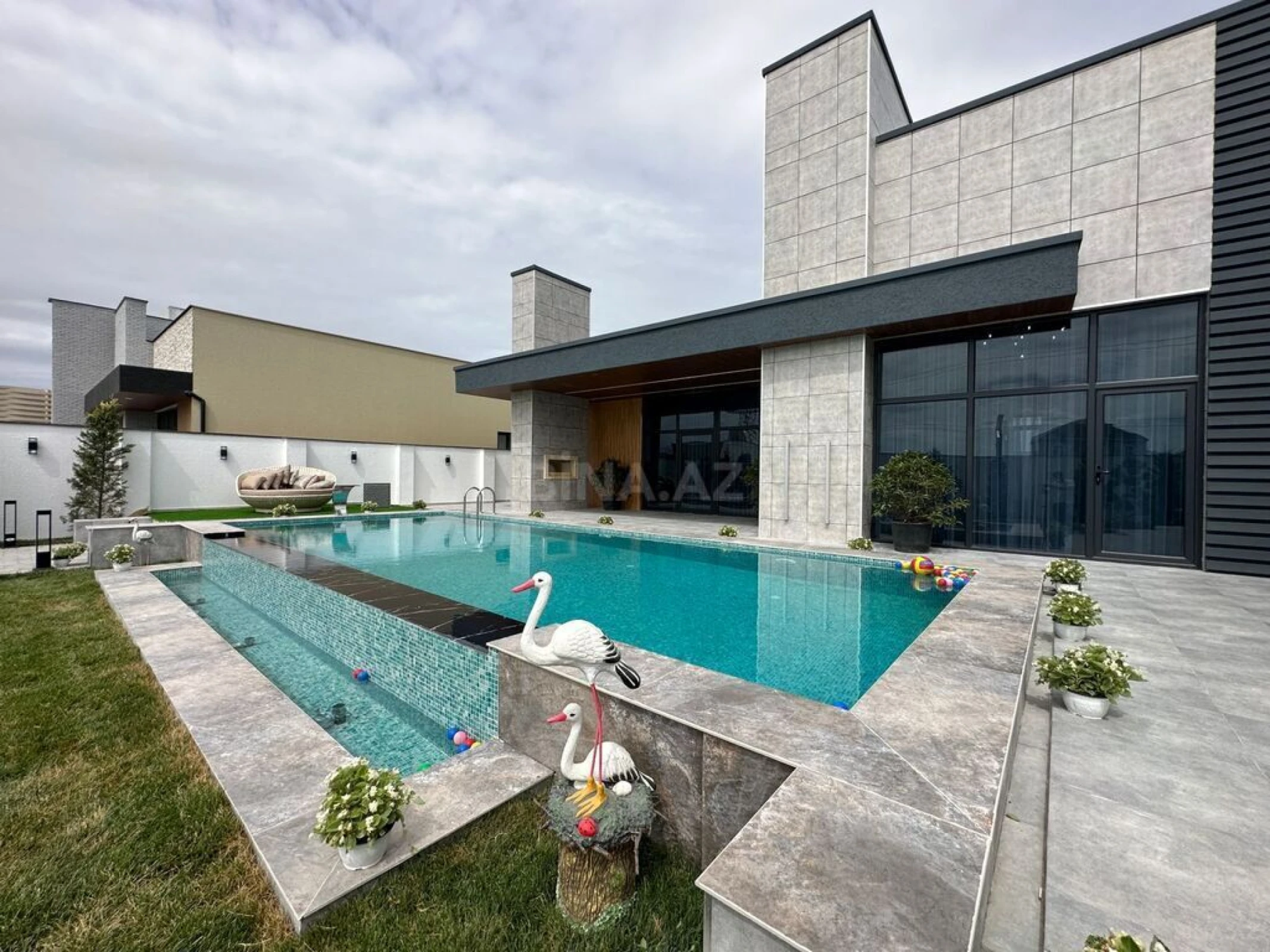 Satılır 5 otaqlı həyət evi 400 m²