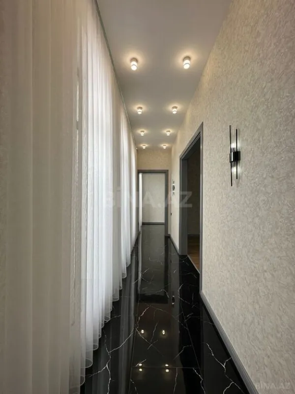 Satılır 5 otaqlı həyət evi 400 m²