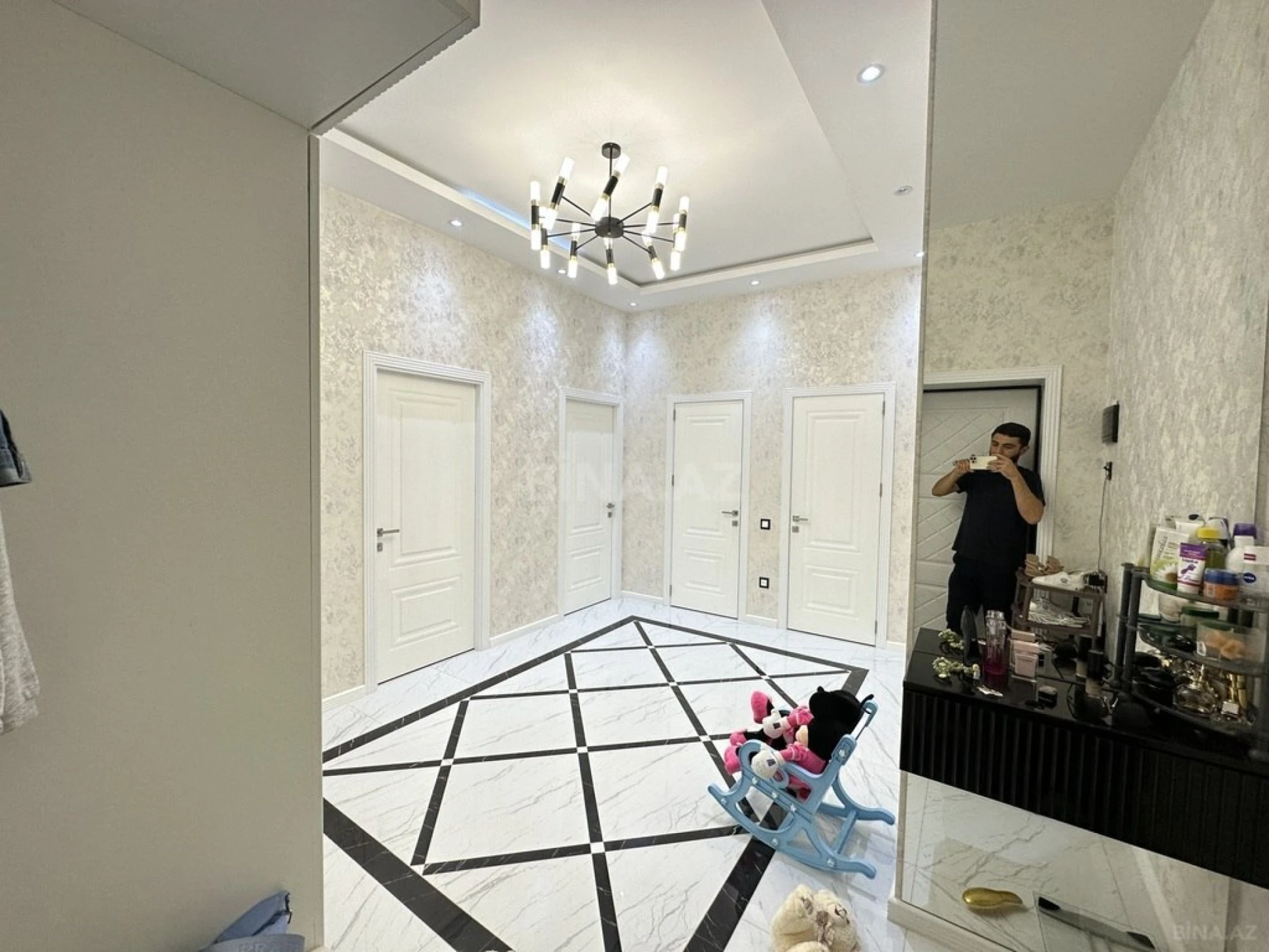 Satılır 2 otaqlı mənzil 68 m²