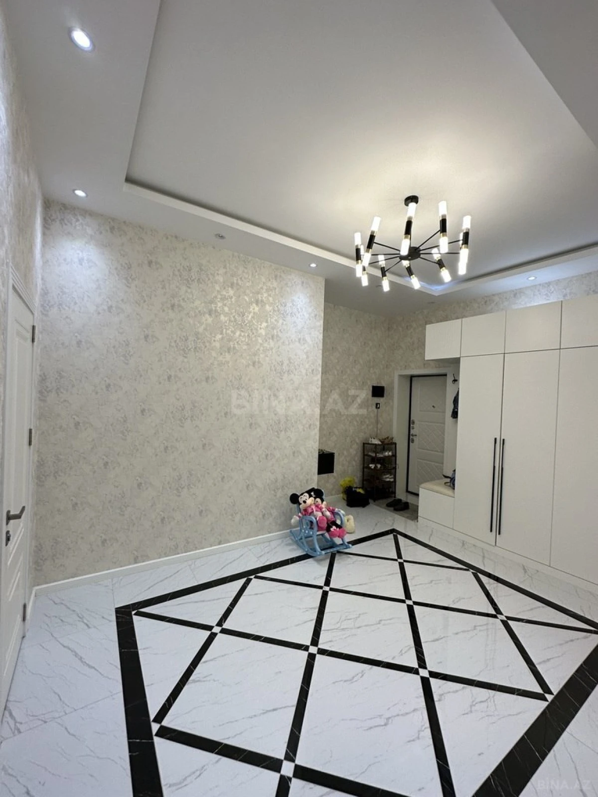 Satılır 2 otaqlı mənzil 68 m²