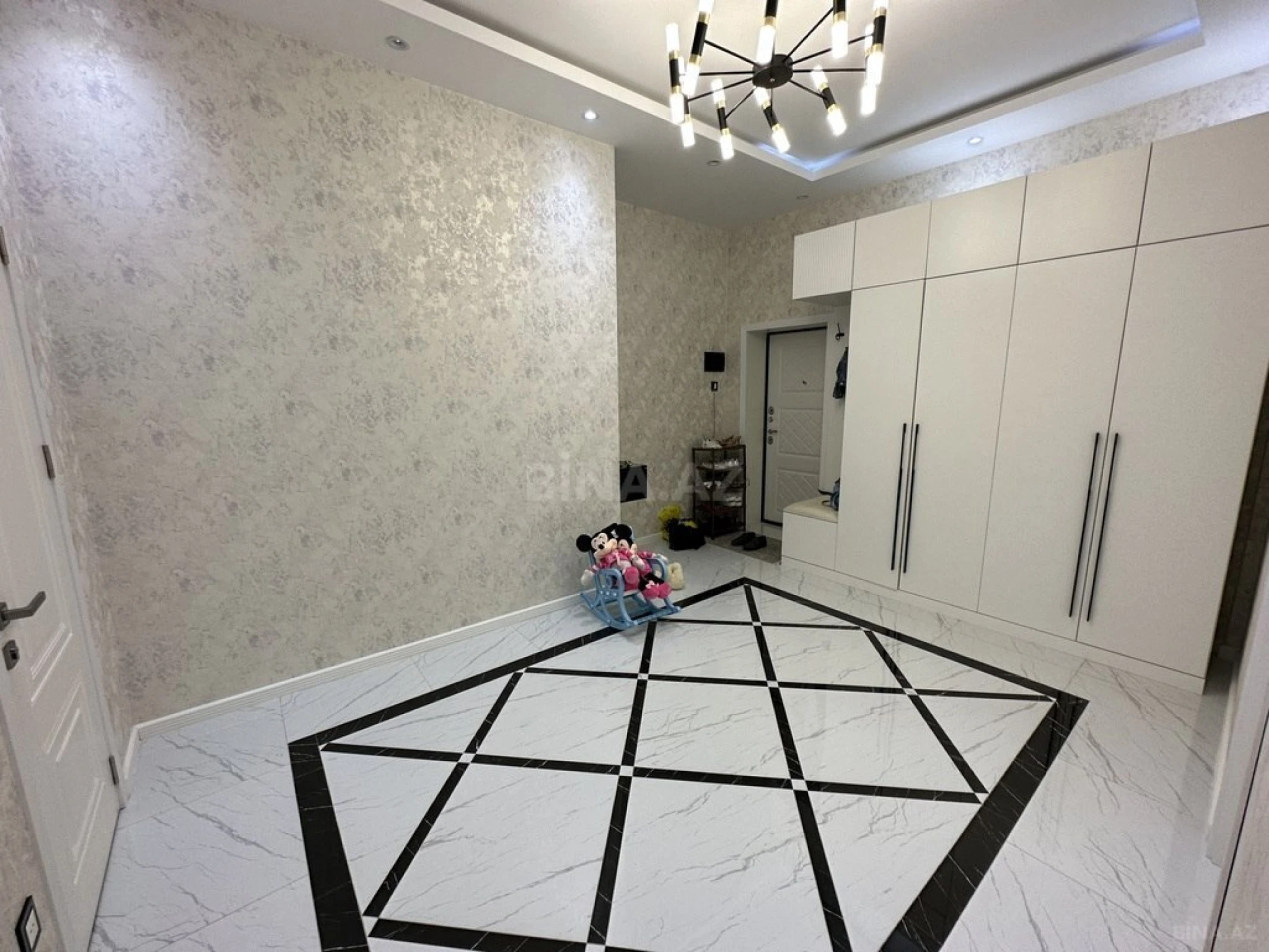 Satılır 2 otaqlı mənzil 68 m²