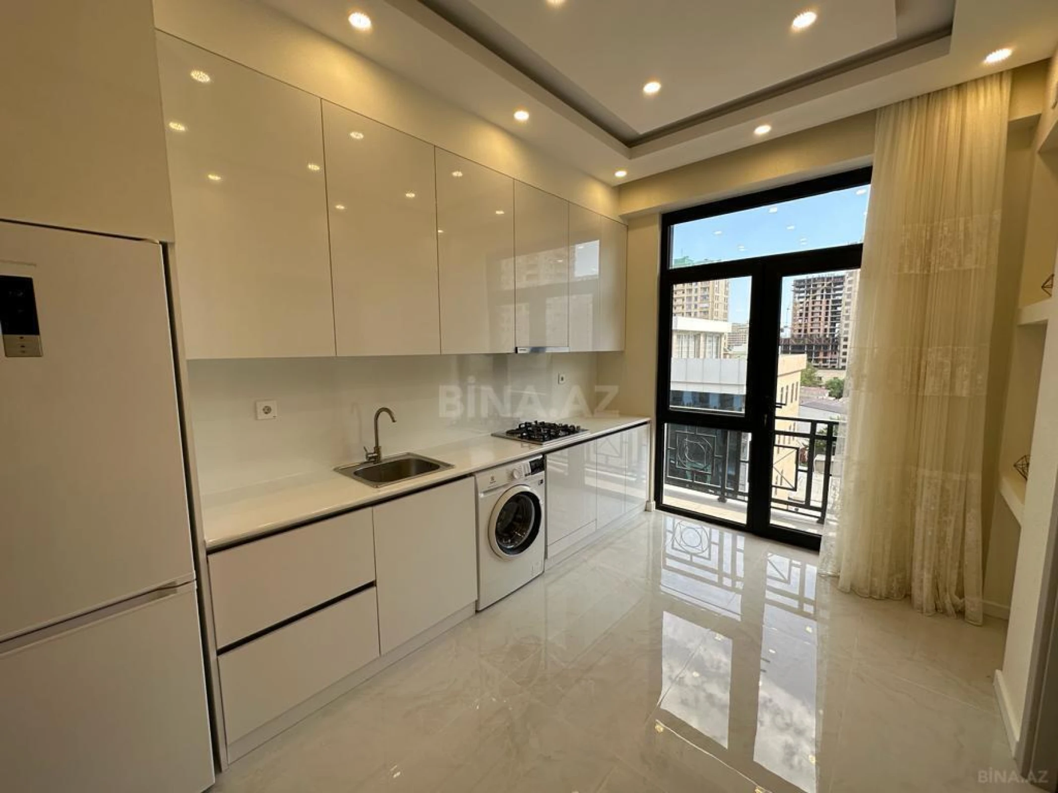 Kirayə verilir 2 otaqlı mənzil 72 m²