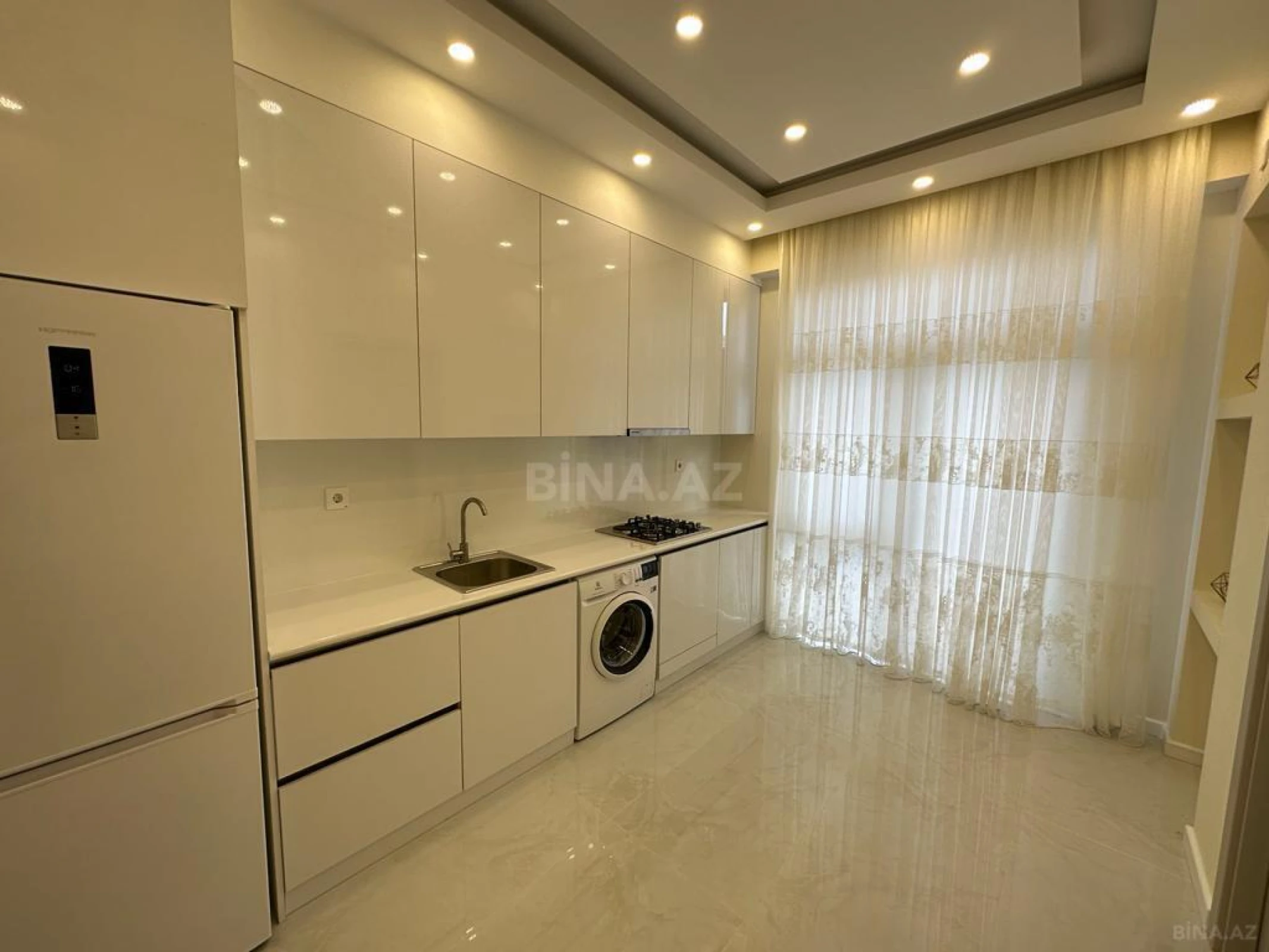 Kirayə verilir 2 otaqlı mənzil 72 m²