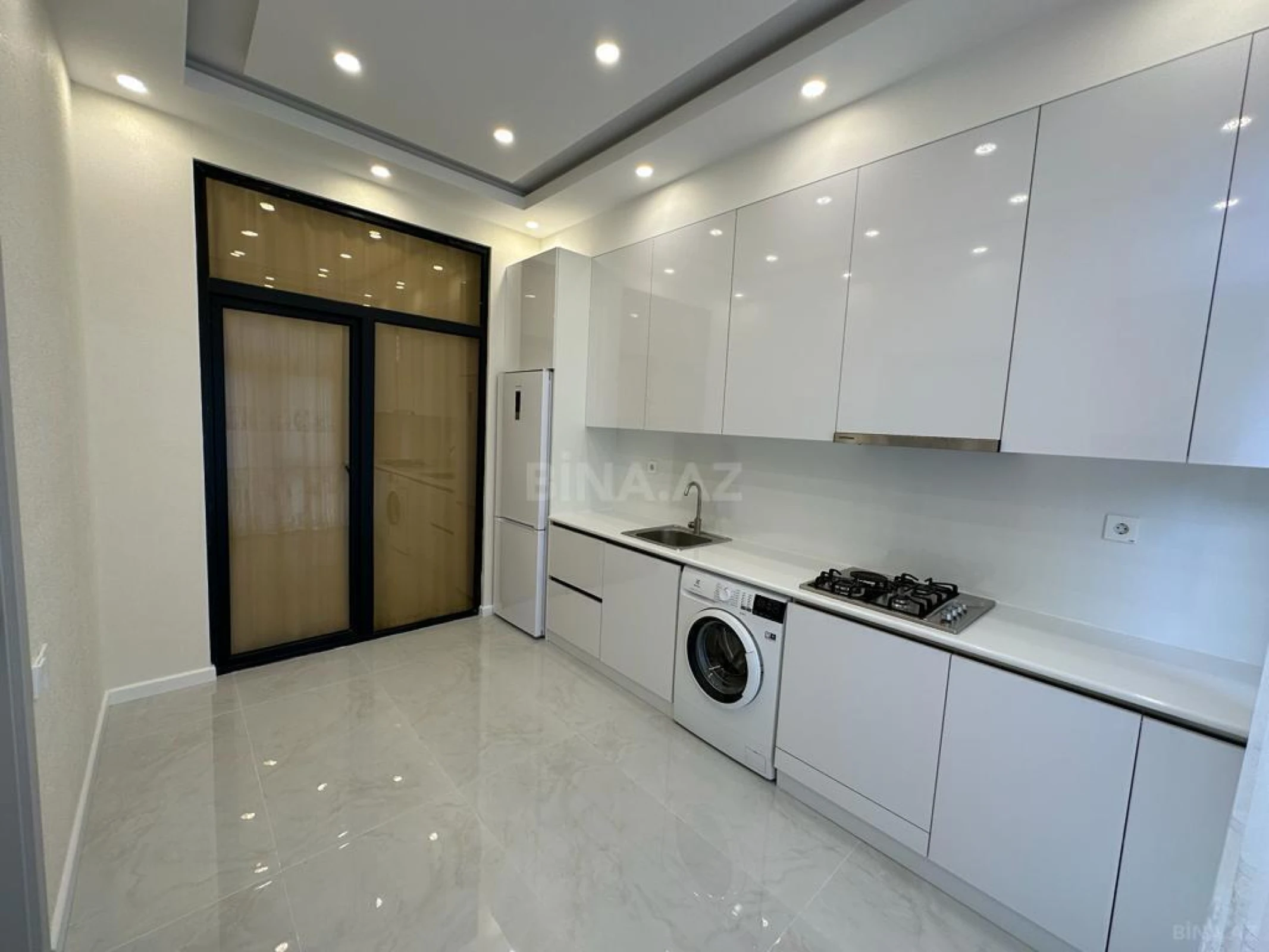 Kirayə verilir 2 otaqlı mənzil 72 m²