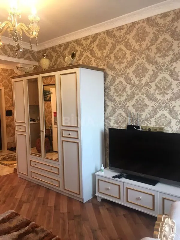 Satılır 1 otaqlı mənzil 65 m²