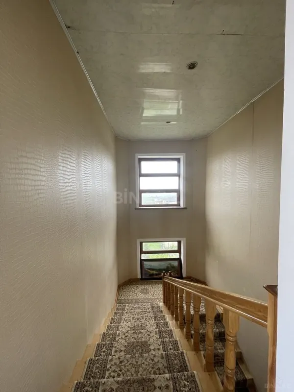 Satılır 8 otaqlı həyət evi 300 m²