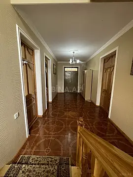 Satılır 8 otaqlı həyət evi 300 m²